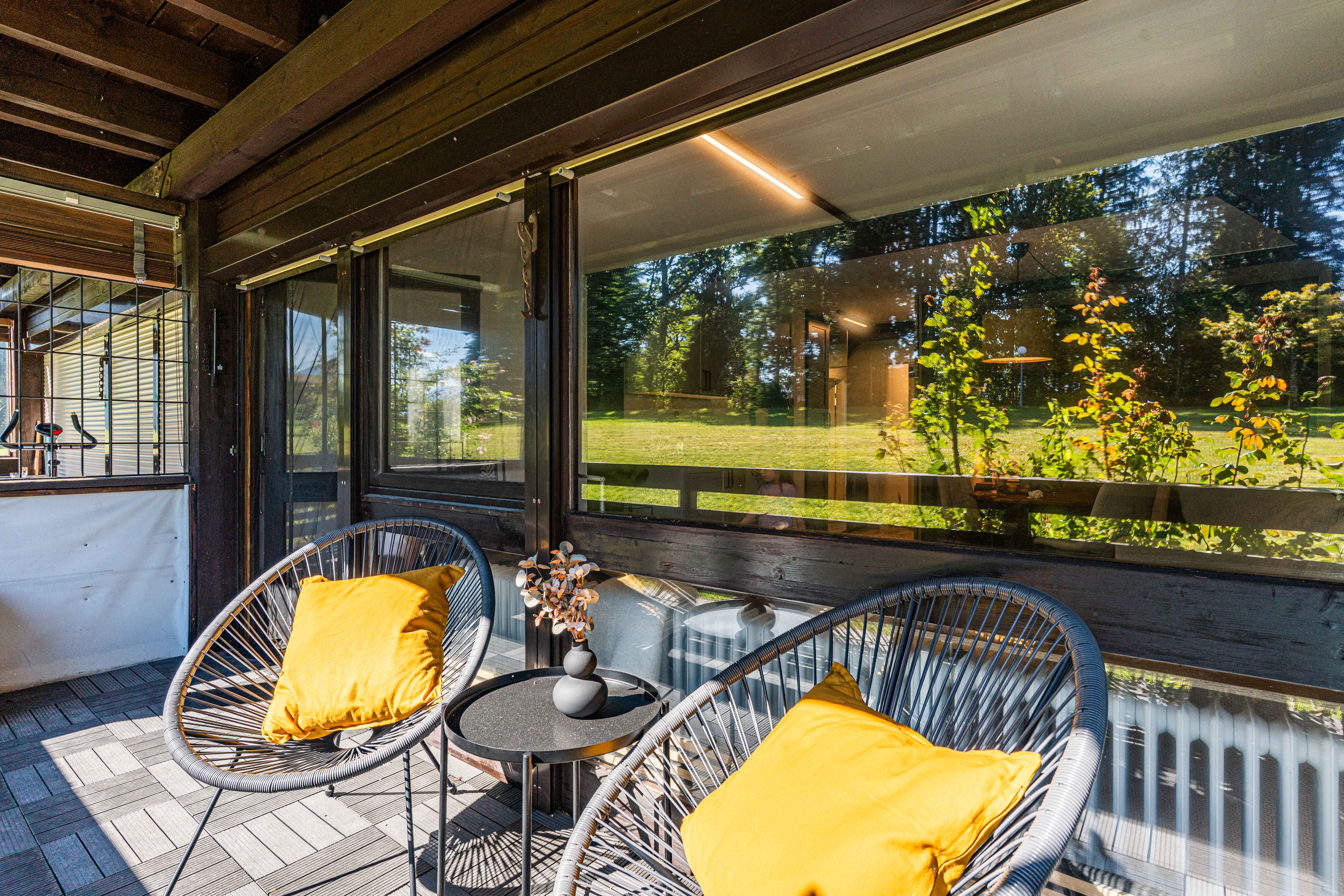 Balkon mit Bergblick